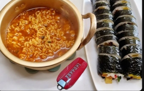 Trào lưu khoe giàu bằng cách than nghèo