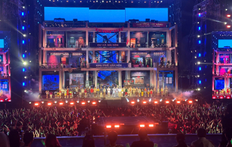 'Biển người' đổ về trung tâm TPHCM thưởng thức đêm nhạc chào đón năm mới 2026