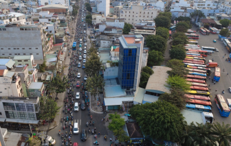 Dòng người vội vã quê đón năm mới 2026, khu vực bến xe Miền Đông ùn tắc kéo dài