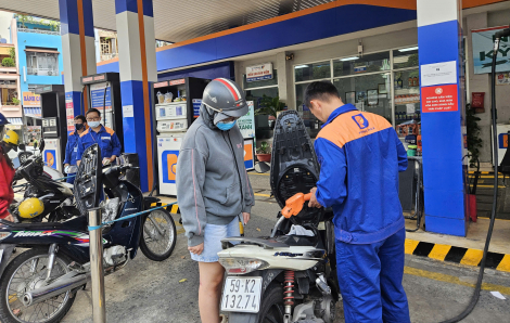 Giá xăng RON95 giảm cờn gần 19.000 đồng/lít