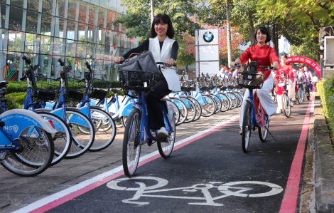 TPHCM: Người dân phấn khích trải nghiệm đường dành riêng cho xe đạp