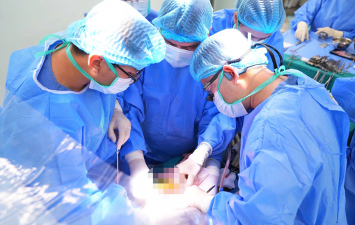 Chạy đua ngày cuối năm, ghép gan hồi sinh người phụ nữ 43 tuổi