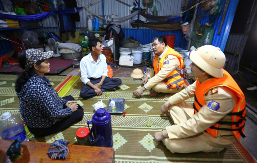 Tết đến sớm nơi những xóm chài ven sông