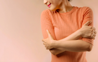 Ai có thể mang ta hết một đời?