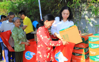 Hội LHPN phường Phú Lợi mang “Xuân nghĩa tình” đến sớm cho hội viên, phụ nữ khó khăn