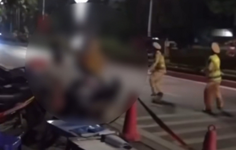 Bắt thanh niên hất văng cảnh sát giao thông trong đêm giao thừa