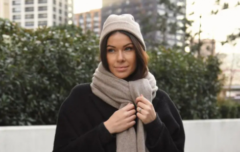 Cách dùng khăn choàng đơn giản để vừa tạo phong cách thời trang vừa giữ ấm