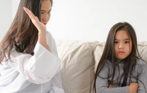 Con mệt rồi, con không biết phải sống sao...