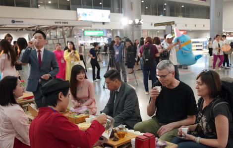 Những vị khách quốc tế ‘xông đất’ TPHCM năm 2026