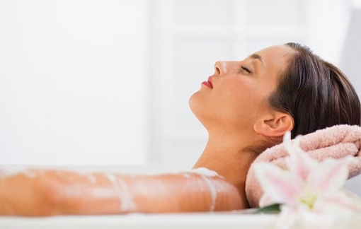 4 lợi ích bất ngờ từ việc ngâm mình trong nước nóng