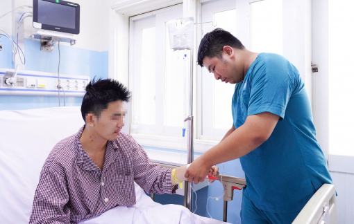 Đang đánh cầu lông, người đàn ông than chóng mặt rồi ngưng tim