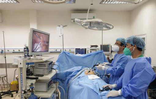 Phẫu thuật thành công 2 ca ung thư đại tràng giai đoạn muộn