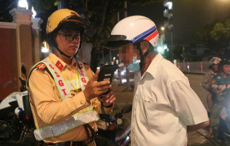 Trong 1 ngày, CSGT TPHCM xử lý 886 trường hợp vi phạm về nồng độ cồn
