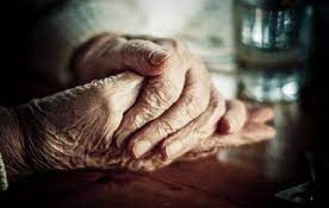 Mẹ bệnh nặng, con mới giật mình vì quá thờ ơ