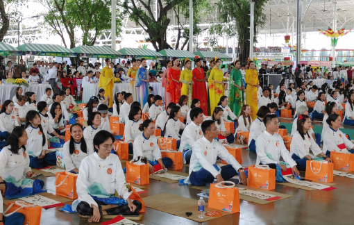 Đồng diễn 1.000 người viết thư pháp tại TPHCM