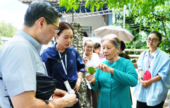 Kỳ tích làm du lịch của những người mù chữ