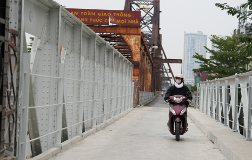 Cầu Long Biên cho lưu thông trở lại sau hơn 2 tháng sửa chữa