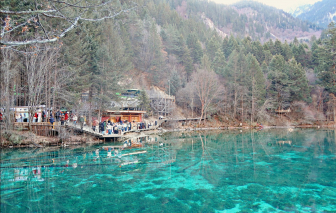 Cửu Trại Câu mùa đông: thiên đường băng giá với những hồ nước xanh biếc