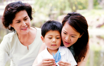 Trông cháu cho con dâu, mẹ chồng yêu cầu trả tiền thưởng tết