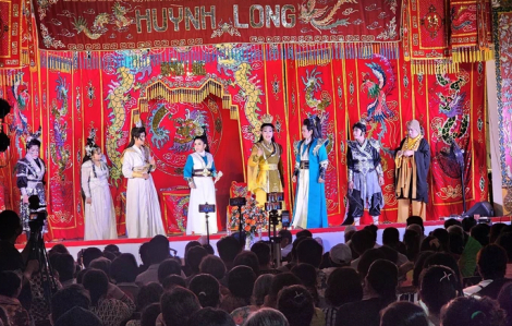 Đoàn cải lương tuồng cổ Huỳnh Long 'cháy vé' trong những ngày đầu năm
