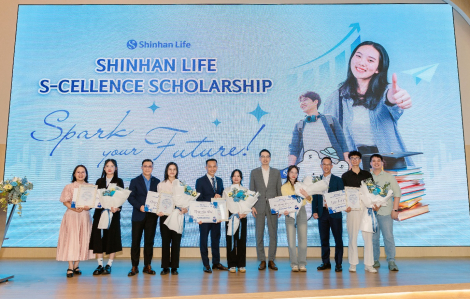 5 sinh viên xuất sắc nhận học bổng Shinhan Life S-cellence đợt 2