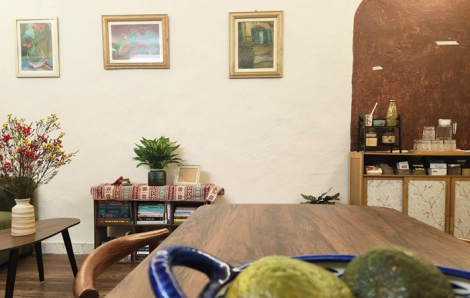 Hồi sinh căn hộ cũ nát giữa thời bão giá nhà