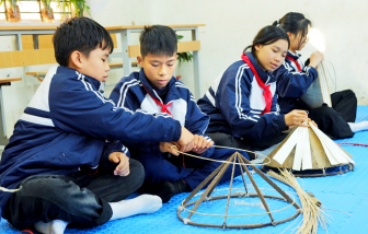 Học sinh phải è cổ đóng đủ loại tiền 'liên kết'