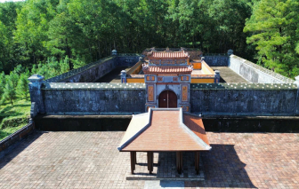 Yêu cầu tháo dỡ 2 công trình tại Di tích lăng vua Thiệu Trị