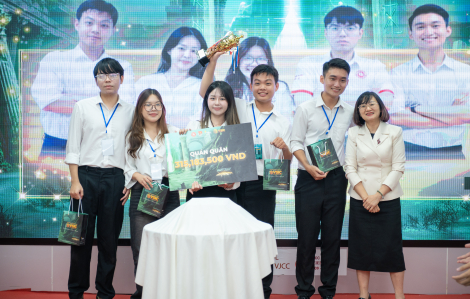 Sinh viên chế tạo khớp đa năng giúp người khuyết tật tự cầm muỗng, viết chữ