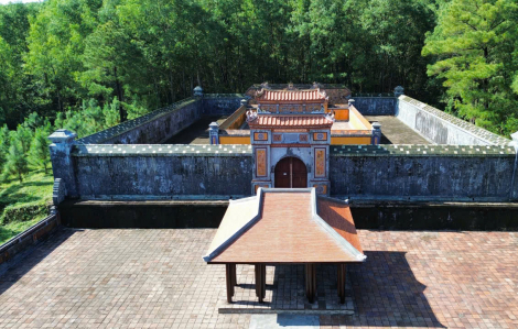 Yêu cầu tháo dỡ 2 công trình tại Di tích lăng vua Thiệu Trị