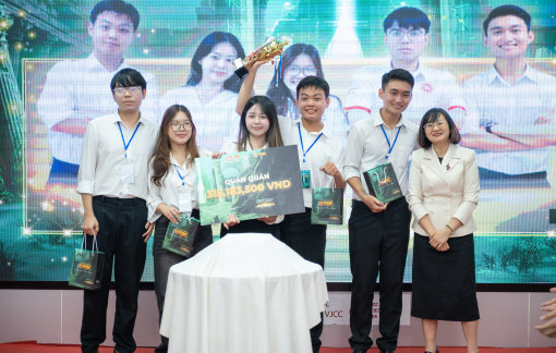 Sinh viên chế tạo khớp đa năng giúp người khuyết tật tự cầm muỗng, viết chữ