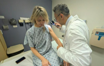 Giường tắm nắng làm tăng gấp 3 nguy cơ ung thư da