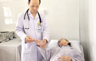 Trời lạnh, người già làm gì để bảo vệ xương khớp?