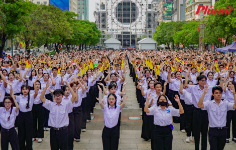 2.000 sinh viên TPHCM tham gia đồng diễn ‘Khát vọng vươn mình’