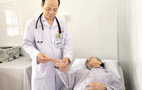 Trời lạnh, người già làm gì để bảo vệ xương khớp?