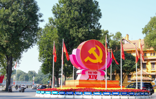 Hà Nội rực rỡ cờ hoa chào mừng Đại hội Đảng lần thứ XIV