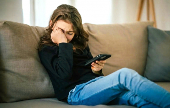 Giúp trẻ rời bỏ “tri kỷ online”