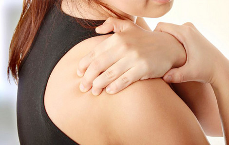 Chơi pickleball, khớp vai đau, mất lực có nguy hiểm không?