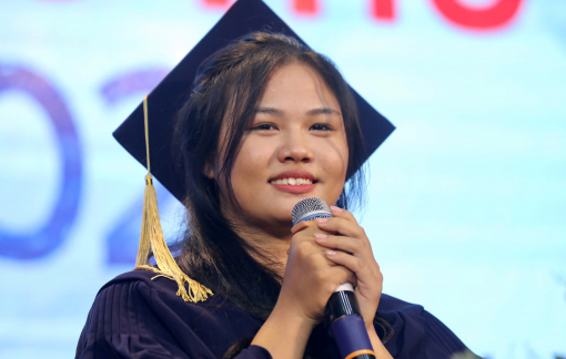 Nữ sinh viên mồ côi rưng rưng kể về tuổi thơ đầy biến cố