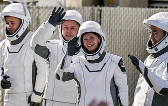 NASA sơ tán 4 phi hành gia về Trái đất vì vấn đề sức khỏe