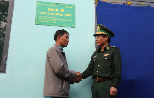 Chiến dịch Quang Trung: Xúc động lễ bàn giao nhà cho người dân vùng rốn lũ Hòa Xuân