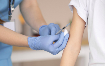 Lúng túng vì lịch tiêm chủng, nhiều phụ huynh bỏ lỡ cơ hội bảo vệ trẻ