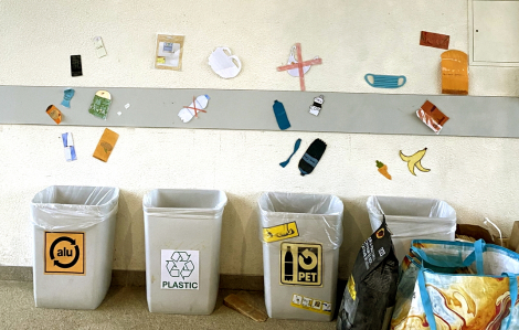 Phân loại rác là bài học đầu tiên