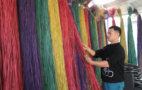 Sau lũ, làng chiếu miền Trung thiếu nguyên liệu làm hàng tết