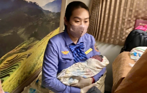 Một sản phụ bất ngờ sinh con trên tàu