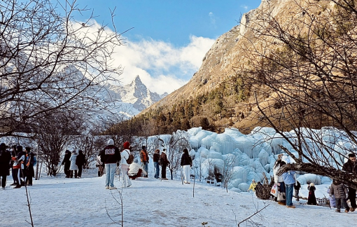 Hồ băng, núi tuyết như cổ tích ở Tất Bằng Câu