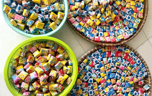 Tết trong chiếc bánh xà lam