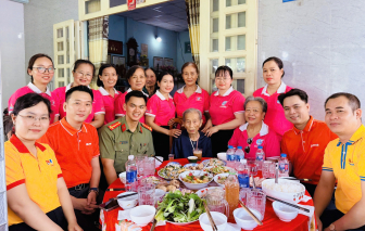 Ấm áp 'Bữa cơm sum vầy' cùng Mẹ Việt Nam Anh hùng