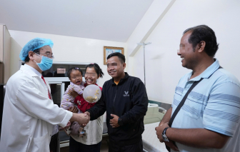 Điều trị thành công cho bé gái không thể đại tiện từ lúc chào đời