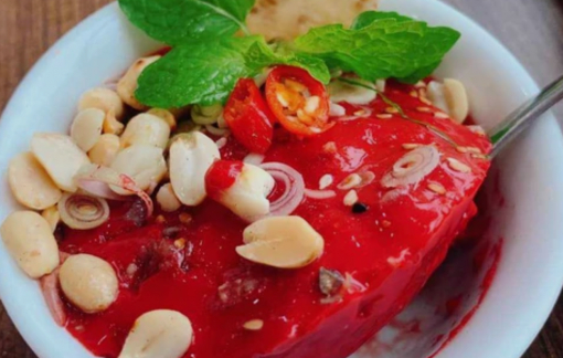 Người đàn ông nguy kịch sau khi ăn tiết canh dê